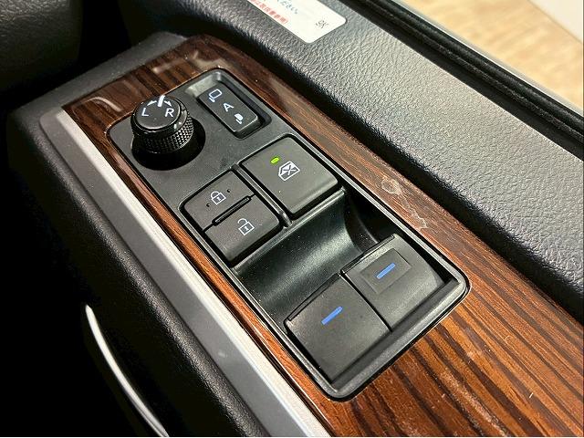 グランエース Ｐｒｅｍｉｕｍ　純正ナビ　パノラミックビューモニター　デジタルインナーミラー　両側電動スライドドア　レーダークルーズコントロール　車線逸脱防止　衝突軽減ブレーキ　シートヒーター　ブラインドスポットモニター（70枚目）