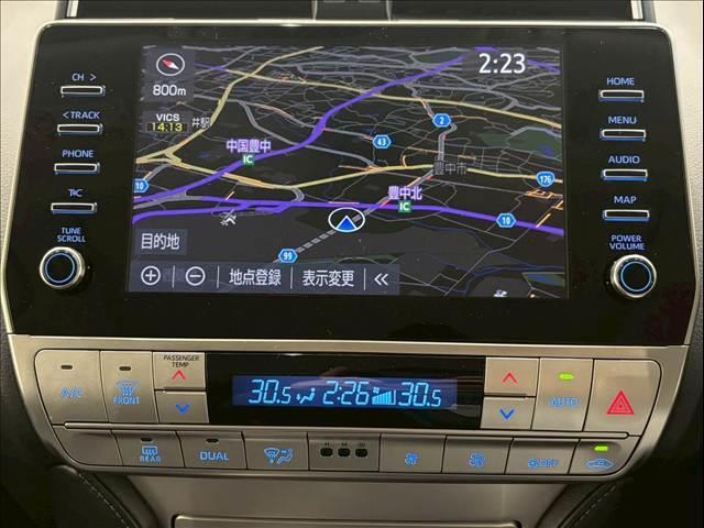 ランドクルーザープラド ＴＸ“Ｌパッケージ・Ｍａｔｔ　Ｂｌａｃｋ　Ｅｄｉｔｉｏｎ”　サンルーフ　純正９インチナビ　パノラミックビューモニター　ブラックルーフレール　純正ウッド調コンビステアリング　シートヒーター　パワーシート　レーダークルーズコントロール　ブラインドスポットモニター（3枚目）