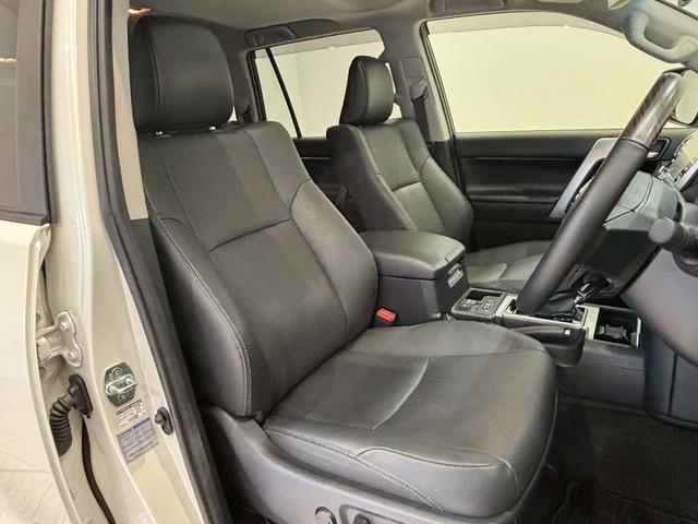 ランドクルーザープラド ＴＸ“Ｌパッケージ・Ｍａｔｔ　Ｂｌａｃｋ　Ｅｄｉｔｉｏｎ”　サンルーフ　純正９インチナビ　パノラミックビューモニター　ブラックルーフレール　純正ウッド調コンビステアリング　シートヒーター　パワーシート　レーダークルーズコントロール　ブラインドスポットモニター（25枚目）