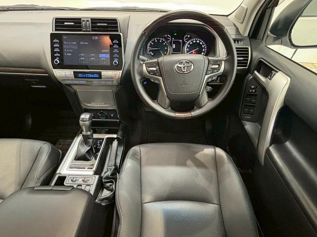 ランドクルーザープラド ＴＸ“Ｌパッケージ・Ｍａｔｔ　Ｂｌａｃｋ　Ｅｄｉｔｉｏｎ”　サンルーフ　純正９インチナビ　パノラミックビューモニター　ブラックルーフレール　純正ウッド調コンビステアリング　シートヒーター　パワーシート　レーダークルーズコントロール　ブラインドスポットモニター（29枚目）