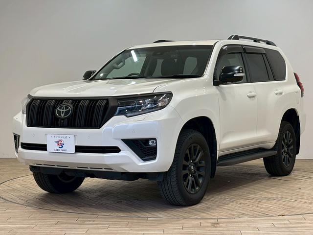 ランドクルーザープラド ＴＸ“Ｌパッケージ・Ｍａｔｔ　Ｂｌａｃｋ　Ｅｄｉｔｉｏｎ”　サンルーフ　純正９インチナビ　パノラミックビューモニター　ブラックルーフレール　純正ウッド調コンビステアリング　シートヒーター　パワーシート　レーダークルーズコントロール　ブラインドスポットモニター（69枚目）