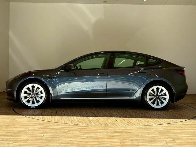 モデル３ ロングレンジ　ＡＷＤ　ガラスルーフ　オートパイロット　純正ナビ　バックカメラ　サイドカメラ　電動リアゲート　パワーシート　シートヒーター　ステアリングヒーター　ＥＴＣ　ブラックレザーシート（15枚目）