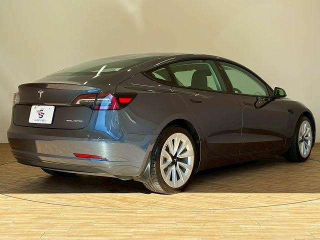 モデル３ ロングレンジ　ＡＷＤ　ガラスルーフ　オートパイロット　純正ナビ　バックカメラ　サイドカメラ　電動リアゲート　パワーシート　シートヒーター　ステアリングヒーター　ＥＴＣ　ブラックレザーシート（16枚目）