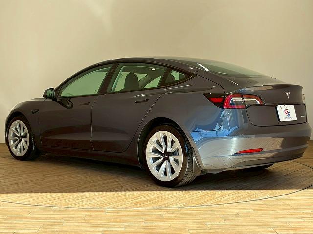 モデル３ ロングレンジ　ＡＷＤ　ガラスルーフ　オートパイロット　純正ナビ　バックカメラ　サイドカメラ　電動リアゲート　パワーシート　シートヒーター　ステアリングヒーター　ＥＴＣ　ブラックレザーシート（68枚目）