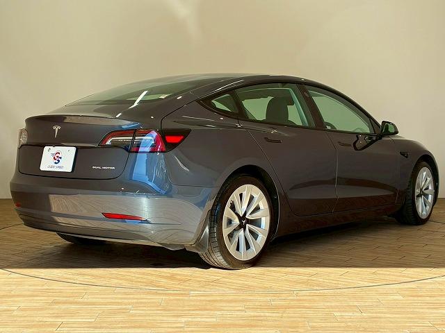 モデル３ ロングレンジ　ＡＷＤ　ガラスルーフ　オートパイロット　純正ナビ　バックカメラ　サイドカメラ　電動リアゲート　パワーシート　シートヒーター　ステアリングヒーター　ＥＴＣ　ブラックレザーシート（70枚目）