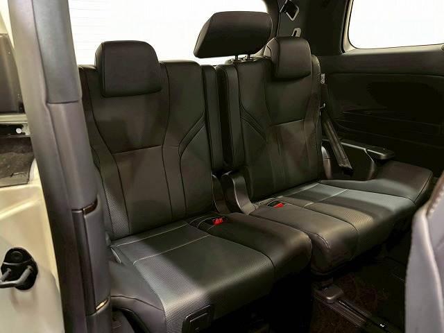 アルファード Ｚ　モデリスタエアロ　ユニバーサルステップ　１３．２型有機ＥＬ後席ディスプレイ　ツインムーンルーフ　ヘッドアップディスプレイ　ブラインドスポットモニター　パノラミックビューモニター　電動リアゲート（11枚目）