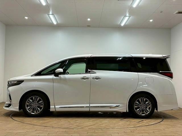 アルファード Ｚ　モデリスタエアロ　ユニバーサルステップ　１３．２型有機ＥＬ後席ディスプレイ　ツインムーンルーフ　ヘッドアップディスプレイ　ブラインドスポットモニター　パノラミックビューモニター　電動リアゲート（15枚目）