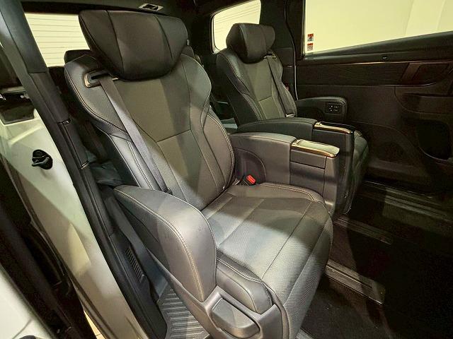 アルファード Ｚ　モデリスタエアロ　ユニバーサルステップ　１３．２型有機ＥＬ後席ディスプレイ　ツインムーンルーフ　ヘッドアップディスプレイ　ブラインドスポットモニター　パノラミックビューモニター　電動リアゲート（69枚目）