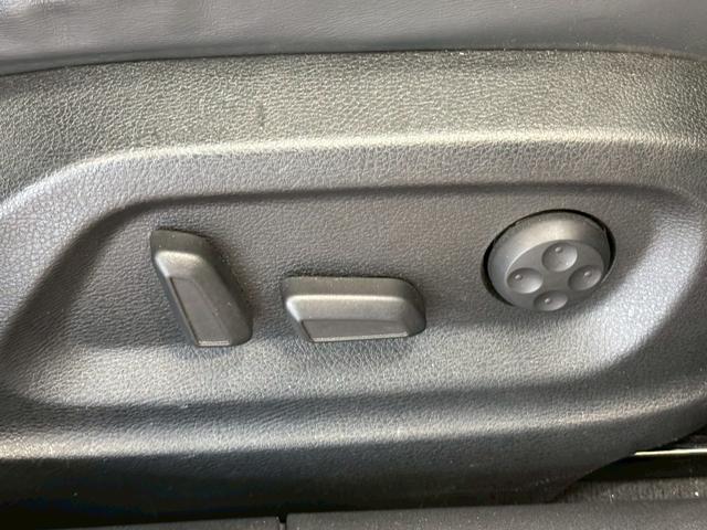 Ｑ３ ＴＦＳＩ　ｑｕａｔｔｒｏ　２１１ＰＳ　ＲＨＤ　純正ナビ　バックカメラ　フルセグテレビ　パワーシート　シートヒーター　クリアランスソナー　アイドリングストップ　スマートキー　プッシュスタート　横滑り防止（44枚目）