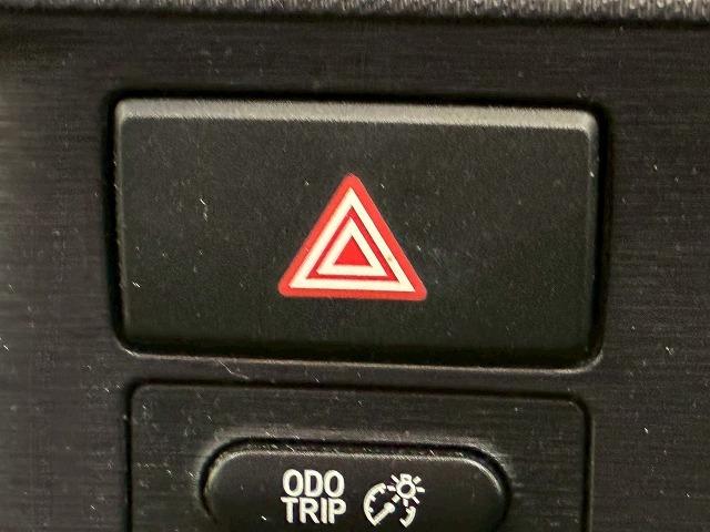 アクア Ｇ　シートヒーター　純正ナビ　バックカメラ　フルセグテレビ　Ｂｌｕｅｔｏｏｔｈ接続可　ＣＤ／ＤＶＤ接続可　ＥＴＣ　オートエアコン　オートライト　スマートキー　プッシュスタート　運転席エアバック　地デジ対応（32枚目）