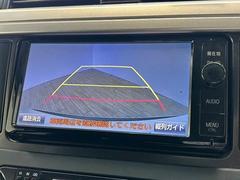 【カラーバックモニター】を装備しております。リアの映像がカラーで映し出されますので日々の駐車や幅寄せなどで安心安全です。 4