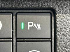 【コーナーセンサー】　車の角（コーナー部分）に設置する超音波センサーのことです！　物体との距離感に合わせて音と表示等で運転者に知らせてくれる便利な機能です。 7