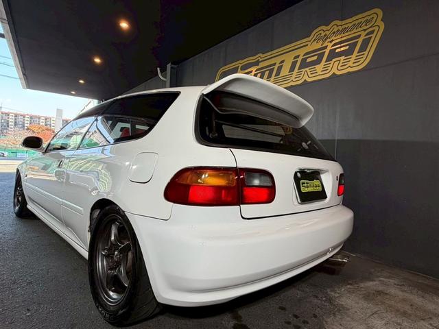 シビック ＳｉＲＩＩ　無限ホイール　ロールゲージ　エキマニ　ＦＲＰボンネット　ＮＲＧ　ＭＯＭＯ　ＴＡＫＡＴＡ　レカロ　クイックシフト　アルミラジエーター　エアコン　パワステ（4枚目）