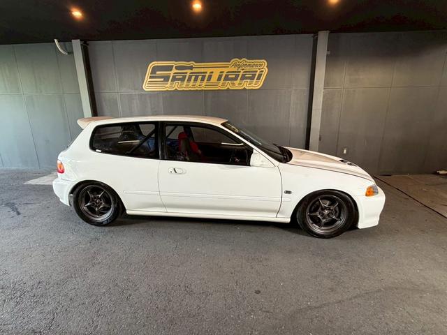 シビック ＳｉＲＩＩ　無限ホイール　ロールゲージ　エキマニ　ＦＲＰボンネット　ＮＲＧ　ＭＯＭＯ　ＴＡＫＡＴＡ　レカロ　クイックシフト　アルミラジエーター　エアコン　パワステ（6枚目）