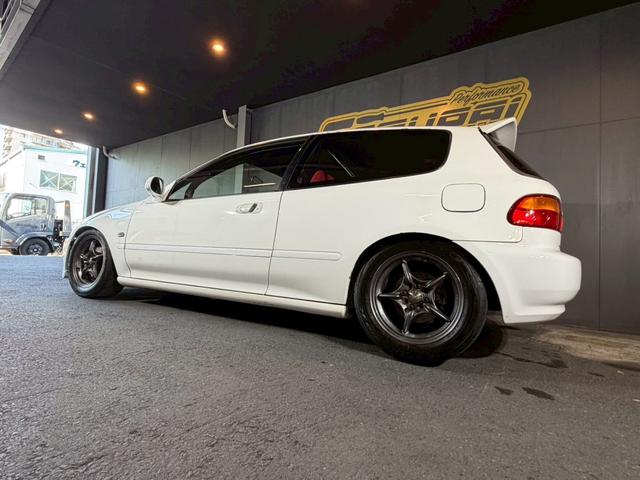 シビック ＳｉＲＩＩ　無限ホイール　ロールゲージ　エキマニ　ＦＲＰボンネット　ＮＲＧ　ＭＯＭＯ　ＴＡＫＡＴＡ　レカロ　クイックシフト　アルミラジエーター　エアコン　パワステ（16枚目）