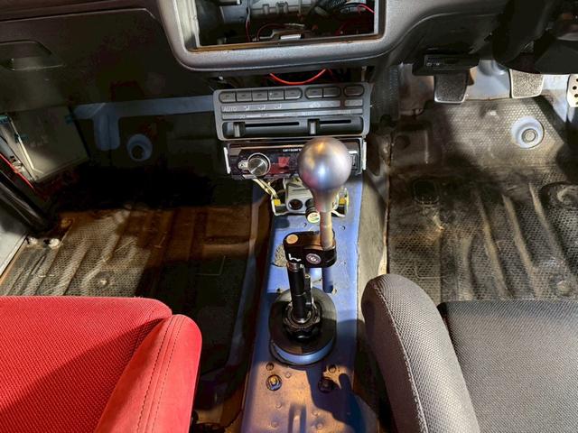 シビック ＳｉＲＩＩ　無限ホイール　ロールゲージ　エキマニ　ＦＲＰボンネット　ＮＲＧ　ＭＯＭＯ　ＴＡＫＡＴＡ　レカロ　クイックシフト　アルミラジエーター　エアコン　パワステ（28枚目）