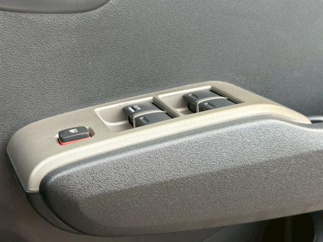 フィットハイブリッド スマートセレクション ディーラー下取り車/HDDインターナビ/バックモニター/地デジ/キセノンライト/ウィンカーミラー/スマートキー/オートエアコン(24枚目)