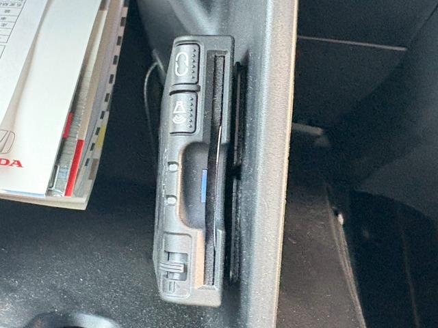 フィットハイブリッド スマートセレクション ディーラー下取り車/HDDインターナビ/バックモニター/地デジ/キセノンライト/ウィンカーミラー/スマートキー/オートエアコン(27枚目)