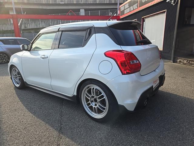 スイフトスポーツ ベースグレード　セーフティＰレス車、６速ＭＴ、１．４ターボ、アルパインナビ、フルセグＴＶ、車高調、ＨＫＳマフラー、エンケイ１７ＡＷ、ＥＴＣ、Ｄ席シートヒーター、クルコン、ＬＥＤオートライト、フォグ、ドアバイザー（8枚目）