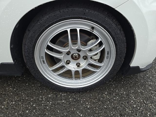 スイフトスポーツ ベースグレード　セーフティＰレス車、６速ＭＴ、１．４ターボ、アルパインナビ、フルセグＴＶ、車高調、ＨＫＳマフラー、エンケイ１７ＡＷ、ＥＴＣ、Ｄ席シートヒーター、クルコン、ＬＥＤオートライト、フォグ、ドアバイザー（19枚目）
