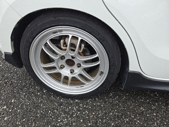 スイフトスポーツ ベースグレード　セーフティＰレス車、６速ＭＴ、１．４ターボ、アルパインナビ、フルセグＴＶ、車高調、ＨＫＳマフラー、エンケイ１７ＡＷ、ＥＴＣ、Ｄ席シートヒーター、クルコン、ＬＥＤオートライト、フォグ、ドアバイザー（20枚目）