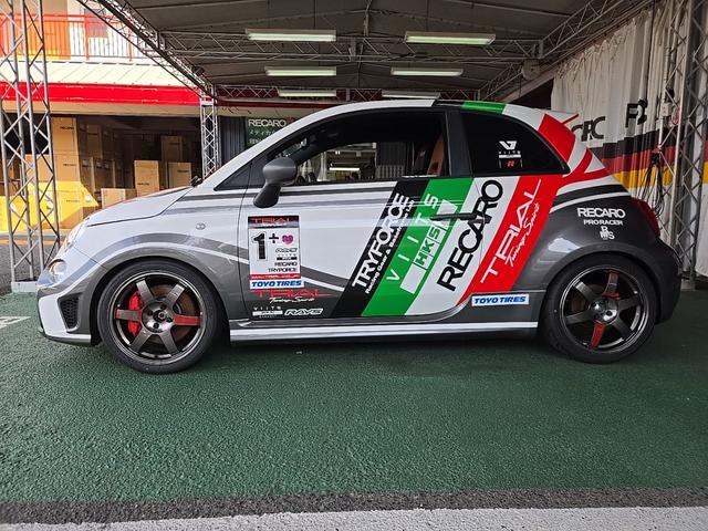 アバルト５９５ コンペティツィオーネ　ＴＲＩＡＬデモカー、レカロＲＳ－Ｇ、ＨＫＳＶｉｉｔｓ左右Ｓ出しマフラー、ＶｉｉｔｓＲ車高調、ＯＳスーパーロックＬＳＤ、ＴＥ３７ＳＡＧＡＳＬ１７ＡＷ＆ＴＯＹＯ　Ｒ８８８、ＥＣＵ書き換え＆パワーエディター（5枚目）