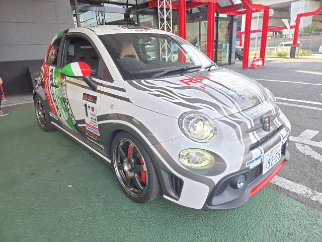 アバルト５９５ コンペティツィオーネ　ＴＲＩＡＬデモカー、レカロＲＳ－Ｇ、ＨＫＳＶｉｉｔｓ左右Ｓ出しマフラー、ＶｉｉｔｓＲ車高調、ＯＳスーパーロックＬＳＤ、ＴＥ３７ＳＡＧＡＳＬ１７ＡＷ＆ＴＯＹＯ　Ｒ８８８、ＥＣＵ書き換え＆パワーエディター（6枚目）