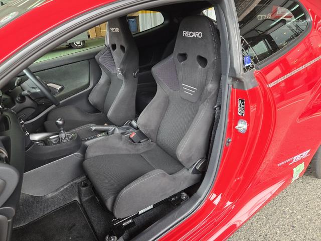 ＧＲヤリス ＲＺ　ファースト　エディション　トライアルデモカー、レカロシート、ＨＫＳハイパーＭＡＸ‐ＳＰ車高調、ターボマフラー、ＴＥ３７ＳＡＧＡ‐Ｓ＋１８ＡＷ＆アドバンネオバ、ＥＣＵ書き換え、アイドルストップキャンセル、マーブルカーボンルーフ（28枚目）