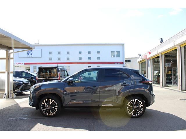 ヤリスクロス ハイブリッドＺ　アドベンチャー　４ＷＤ　フルセグ　ミュージックプレイヤー接続可　バックカメラ　衝突被害軽減システム　ＥＴＣ　ドラレコ　ＬＥＤヘッドランプ　ワンオーナー　記録簿（2枚目）