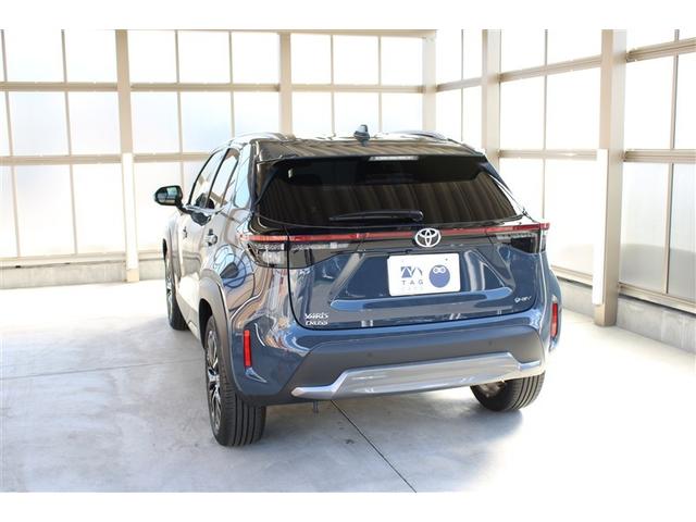 ヤリスクロス ハイブリッドＺ　アドベンチャー　４ＷＤ　フルセグ　ミュージックプレイヤー接続可　バックカメラ　衝突被害軽減システム　ＥＴＣ　ドラレコ　ＬＥＤヘッドランプ　ワンオーナー　記録簿（3枚目）