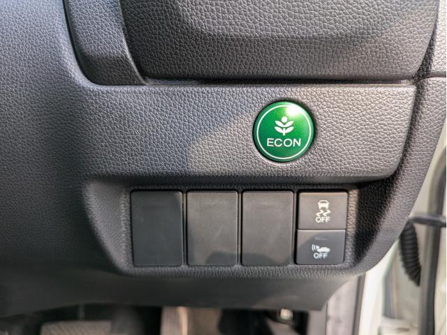 フィットハイブリッド Ｆパッケージ　禁煙車　ハーフレザー　オートマチックハイビーム　バックカメラ　オートクルーズ　障害物センサー　ＳＤナビ　スマートキー（23枚目）