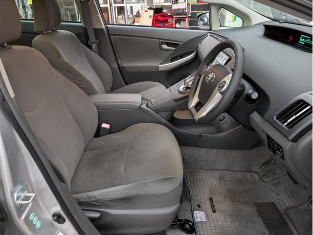 プリウス L Pスタート/ワンオーナー/社外ナビ/Bluetooth/ワンセグTV/ステリモ(9枚目)