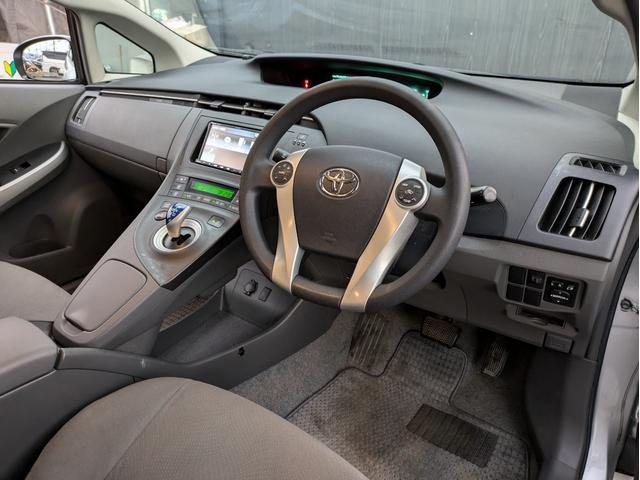 プリウス L Pスタート/ワンオーナー/社外ナビ/Bluetooth/ワンセグTV/ステリモ(10枚目)