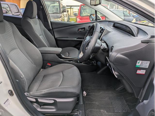 プリウス Sセーフティプラス レーダークルコン/衝突軽減ブレーキ/レーンアシスト/オートハイビーム/コーナーセンサー/Pアシスト/純正SDナビ/Bluetooth/フルセグTV/Bカメラ/ETC/ステリモ/フォグライト(13枚目)