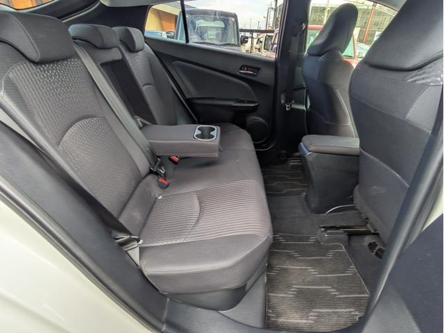 プリウス Sセーフティプラス レーダークルコン/衝突軽減ブレーキ/レーンアシスト/オートハイビーム/コーナーセンサー/Pアシスト/純正SDナビ/Bluetooth/フルセグTV/Bカメラ/ETC/ステリモ/フォグライト(16枚目)