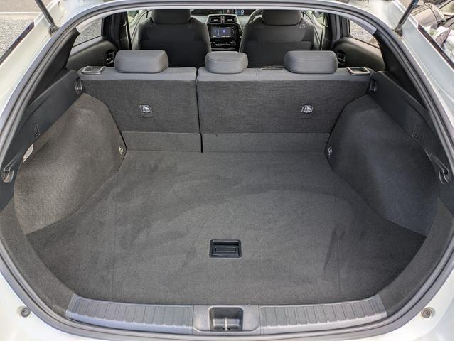 プリウス Sセーフティプラス レーダークルコン/衝突軽減ブレーキ/レーンアシスト/オートハイビーム/コーナーセンサー/Pアシスト/純正SDナビ/Bluetooth/フルセグTV/Bカメラ/ETC/ステリモ/フォグライト(17枚目)