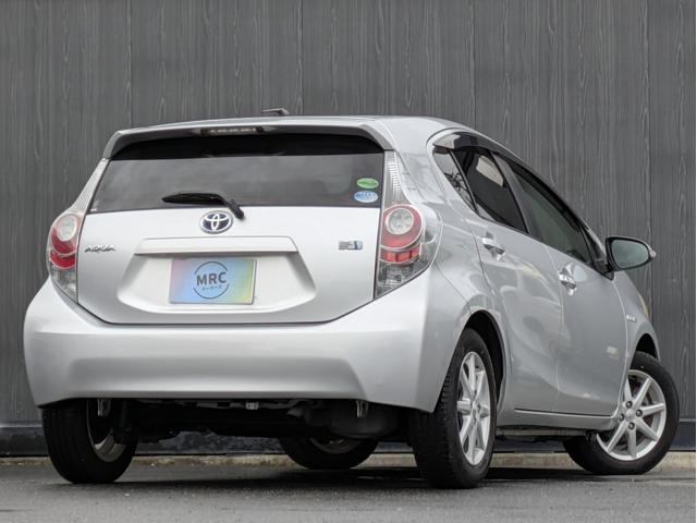 アクア S 修復歴無/記録簿6回分/Bluetooth/社外SDナビ/純正アルミホイール/フルセグTV/キーレス/フォグライト/CD.DVD/アイドリングストップ/ヘッドライトレベライザー(2枚目)