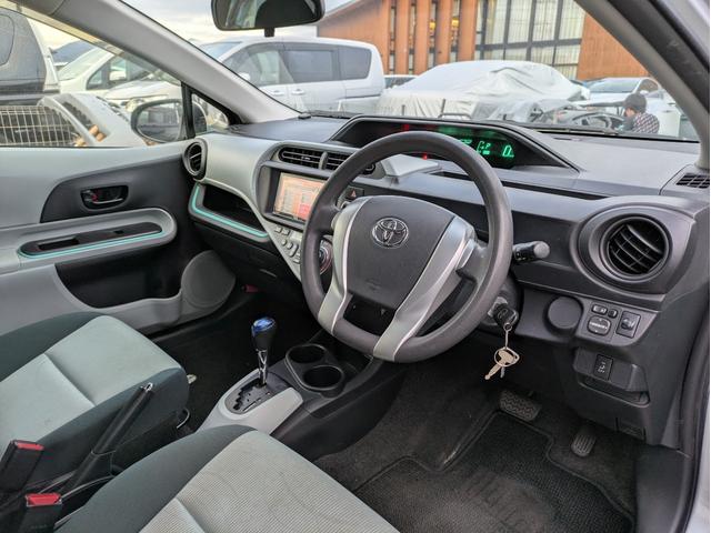 アクア S 修復歴無/記録簿6回分/Bluetooth/社外SDナビ/純正アルミホイール/フルセグTV/キーレス/フォグライト/CD.DVD/アイドリングストップ/ヘッドライトレベライザー(10枚目)