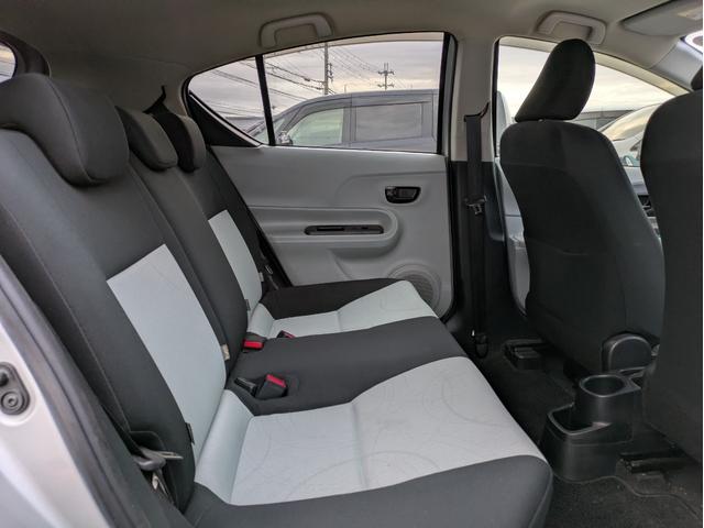 アクア S 修復歴無/記録簿6回分/Bluetooth/社外SDナビ/純正アルミホイール/フルセグTV/キーレス/フォグライト/CD.DVD/アイドリングストップ/ヘッドライトレベライザー(12枚目)