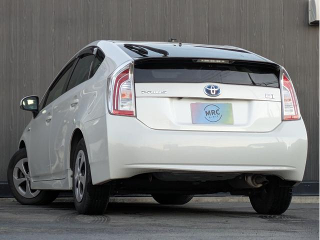 プリウス Ｓ　禁煙車／プッシュスタート／バックカメラ／純正ＳＤナビ／Ｂｌｕｅｔｏｏｔｈ接続／フルセグＴＶ／ステアリングリモコン／ＨＩＤヘッドライト／純正アルミホイール／ＥＴＣ（5枚目）