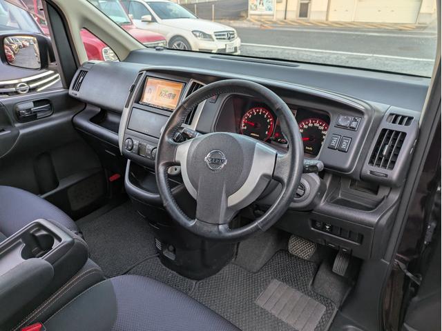 セレナ ハイウェイスター　Ｖセレクション　ワンオーナー　禁煙車　両側パワースライド　スマートキー　純正メモリーナビ　ワンセグ　バックカメラ　ＨＩＤ　オートライト（8枚目）