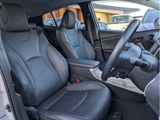 プリウス Ａツーリングセレクション　ワンオーナー／レザーシート／１７インチツーリングホイル／トヨタセーフティセンス／クリアランスソナー／シートヒーター／純正９インチナビ／ＬＥＤライト／禁煙車／革巻きハンドル／オートハイビーム（11枚目）