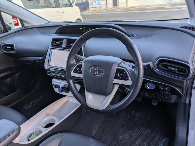 プリウス Ａツーリングセレクション　ワンオーナー／レザーシート／１７インチツーリングホイル／トヨタセーフティセンス／クリアランスソナー／シートヒーター／純正９インチナビ／ＬＥＤライト／禁煙車／革巻きハンドル／オートハイビーム（13枚目）