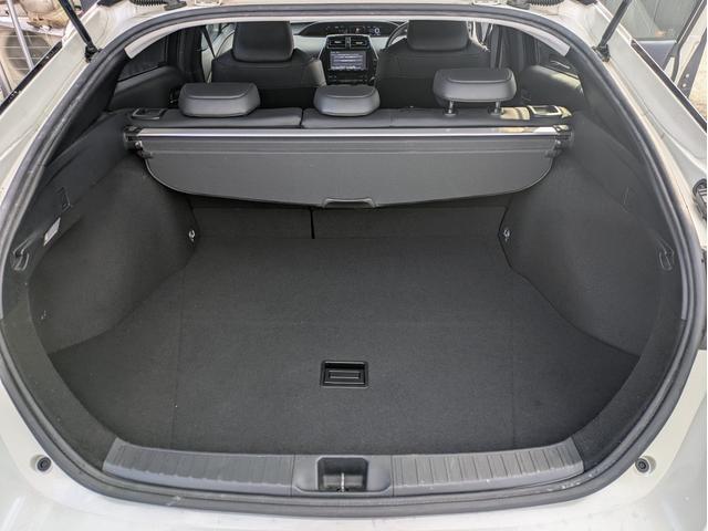 プリウス Ａツーリングセレクション　ワンオーナー／レザーシート／１７インチツーリングホイル／トヨタセーフティセンス／クリアランスソナー／シートヒーター／純正９インチナビ／ＬＥＤライト／禁煙車／革巻きハンドル／オートハイビーム（16枚目）