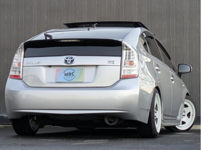 プリウス S サンルーフ/ローダウン/Pスタート/スマートキー/ETC/バックカメラ/純正HDDナビ/Bluetooth/ワンセグ/LEDヘッドライト/社外アルミ(3枚目)