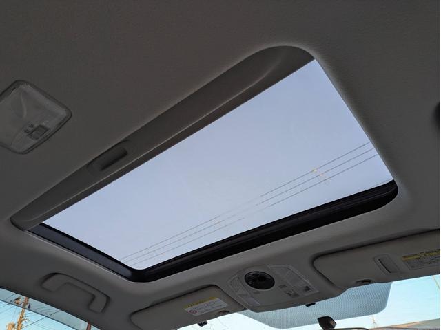 プリウス S サンルーフ/ローダウン/Pスタート/スマートキー/ETC/バックカメラ/純正HDDナビ/Bluetooth/ワンセグ/LEDヘッドライト/社外アルミ(14枚目)