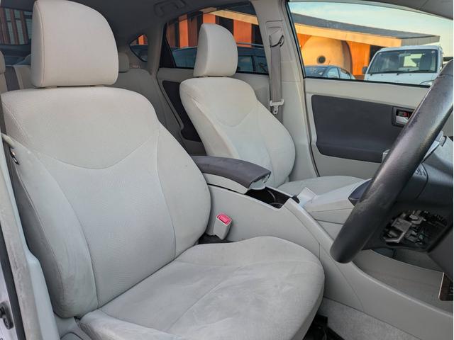 プリウス S サンルーフ/ローダウン/Pスタート/スマートキー/ETC/バックカメラ/純正HDDナビ/Bluetooth/ワンセグ/LEDヘッドライト/社外アルミ(15枚目)