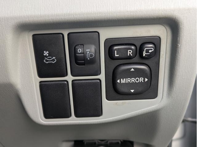 プリウス S サンルーフ/ローダウン/Pスタート/スマートキー/ETC/バックカメラ/純正HDDナビ/Bluetooth/ワンセグ/LEDヘッドライト/社外アルミ(33枚目)