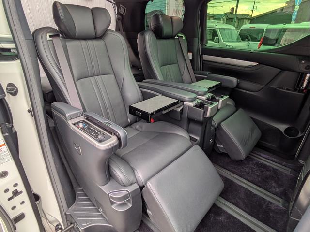 アルファード ３．５エグゼクティブラウンジＳ　モデリスタエアロ　ツインサンルーフ　両側Ｐスラ　電動リアゲート　９．２インチメーカーナビ　１２．１フリップダウンモニター　アラウンドビュー　　デジタルインナーミラー　本革シート　セーフティーセンスＰ（22枚目）