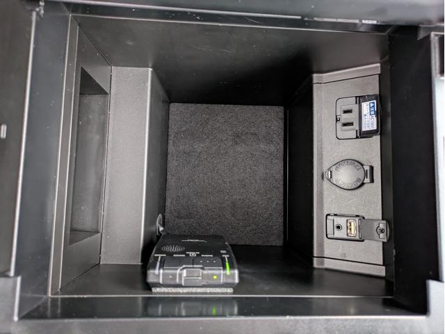 アルファード ３．５エグゼクティブラウンジＳ　モデリスタエアロ　ツインサンルーフ　両側Ｐスラ　電動リアゲート　９．２インチメーカーナビ　１２．１フリップダウンモニター　アラウンドビュー　　デジタルインナーミラー　本革シート　セーフティーセンスＰ（41枚目）